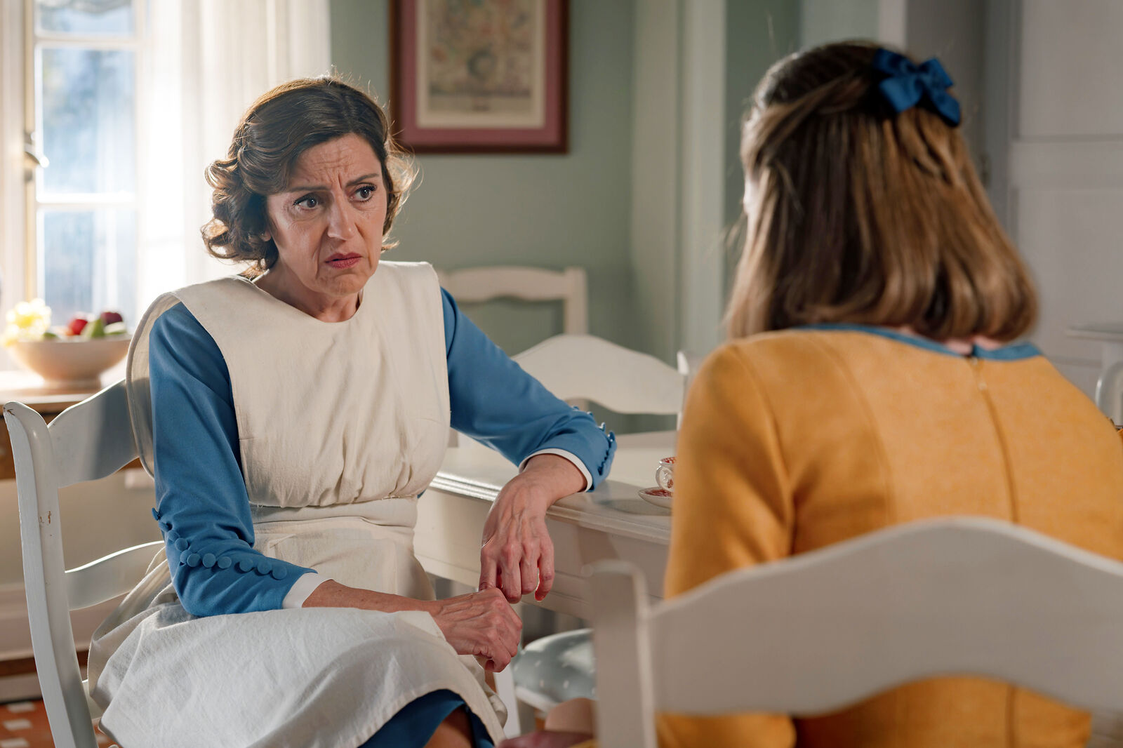 Claudia invita a su tía a comer con los Salazar en Sueños de libertad
