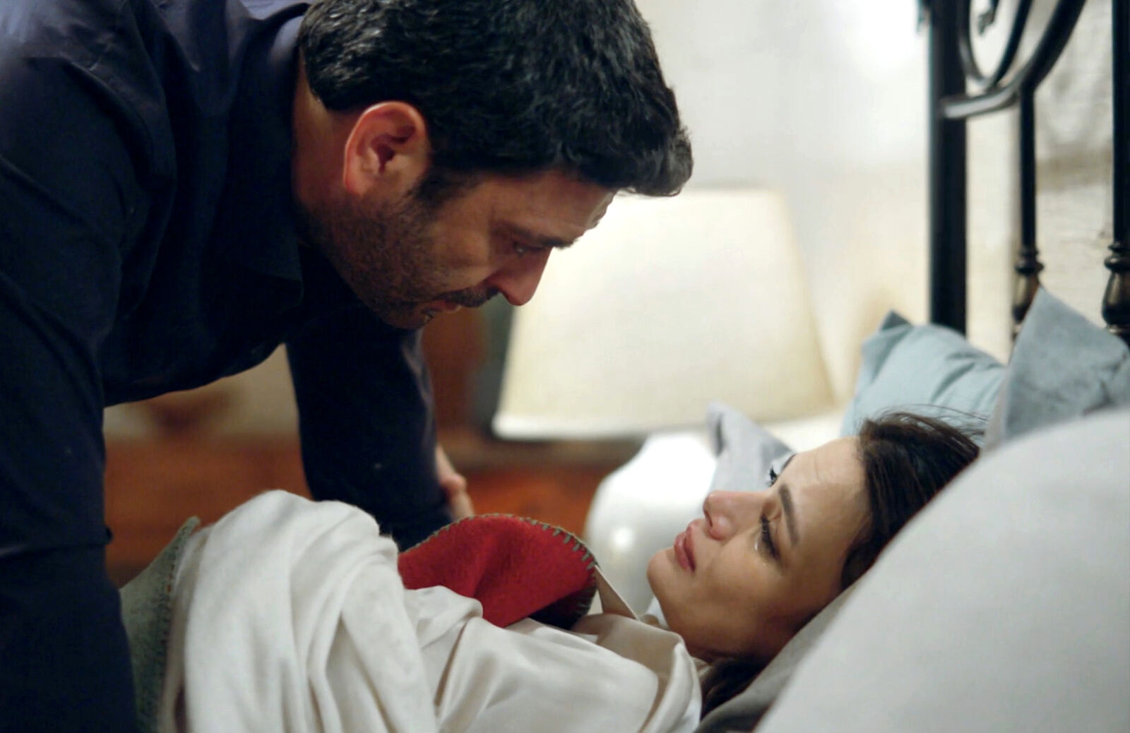 Cihan y Alya vuelven a declararse su amor en En tierra lejana