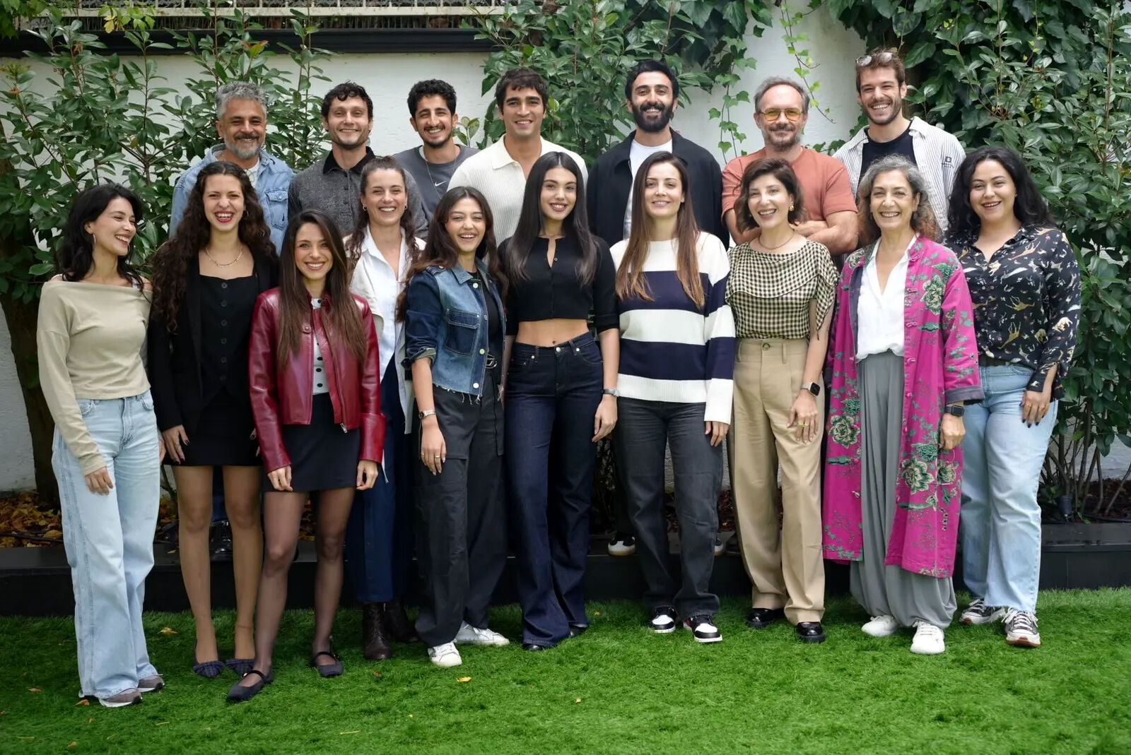 El reparto de Susuz Yaz