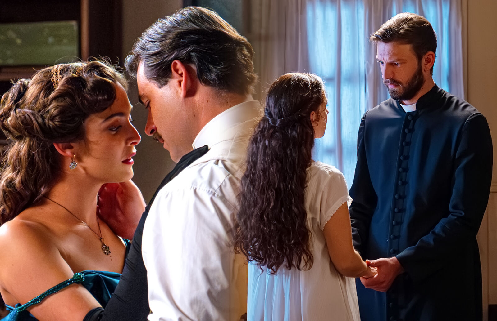 Julieta se entrega a Manuel y Samuel se declara a María en La Promesa
