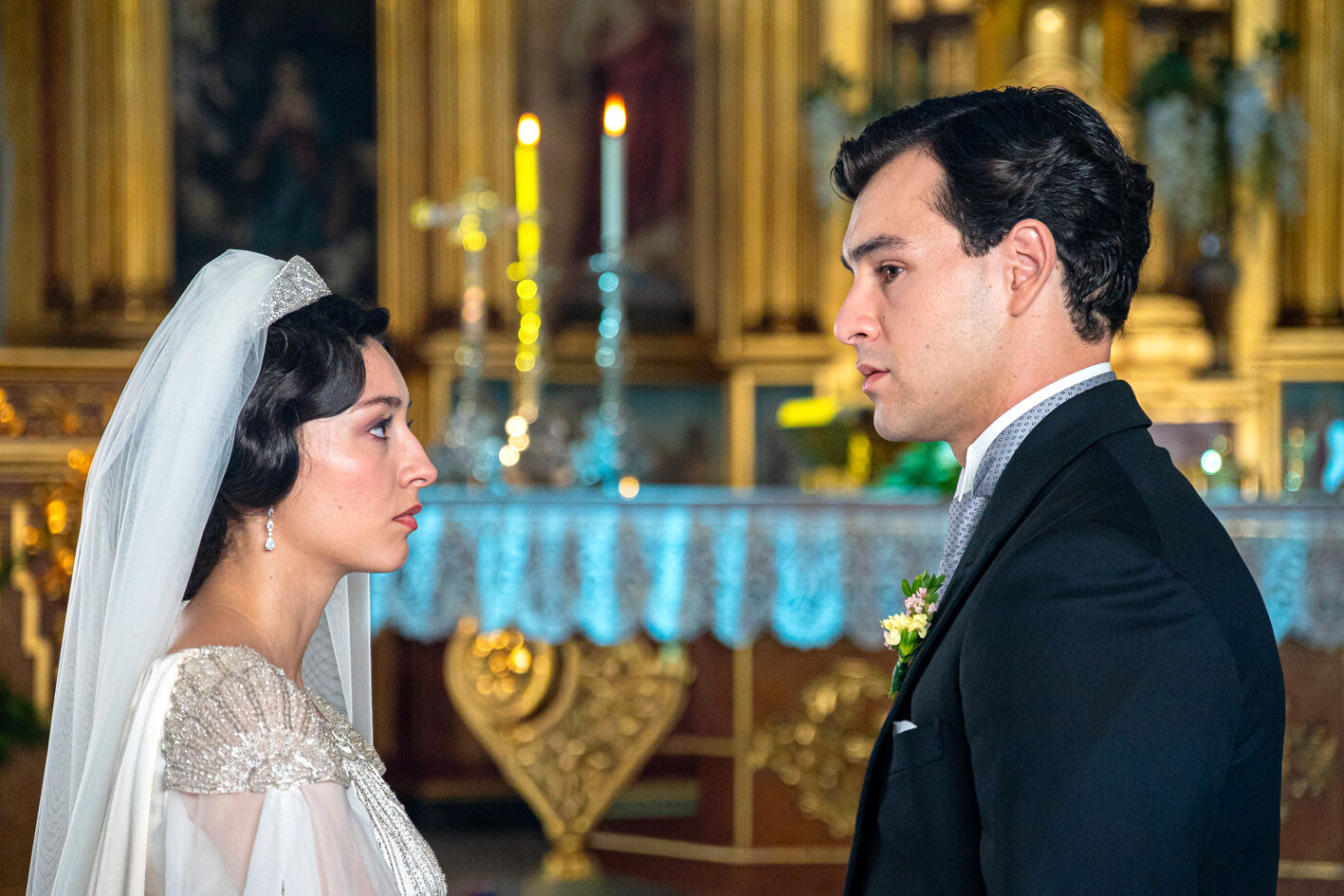 Ángela espera la respuesta de Curro el día de su boda en La Promesa