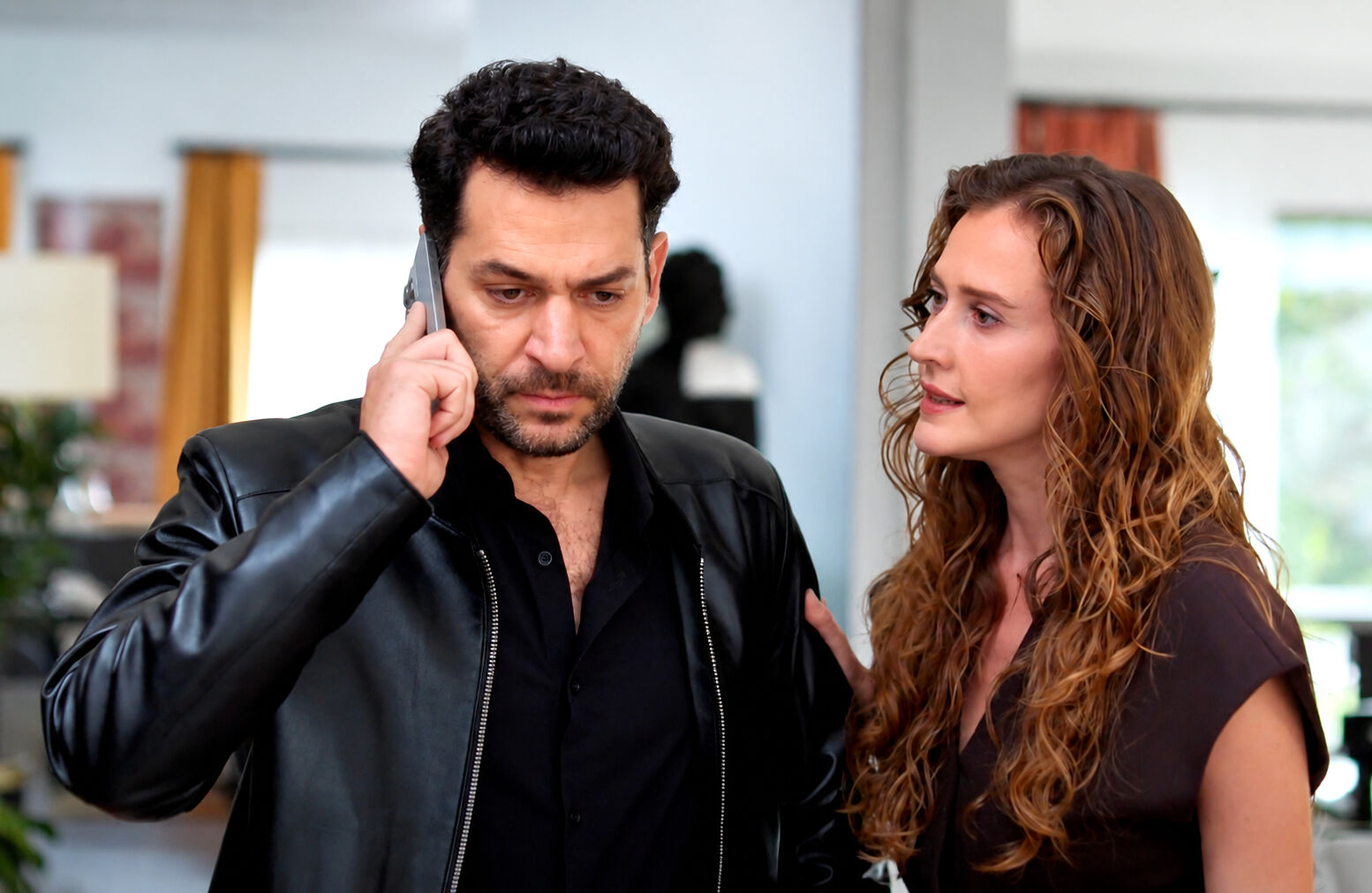 Serhat decide marcharse de casa y anunciar el divorcio a sus hijas en El Secreto