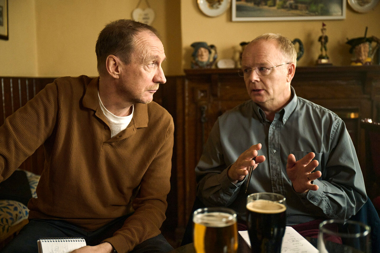 David Thewlis y Jason Watkins protagonizan Negocios turbios