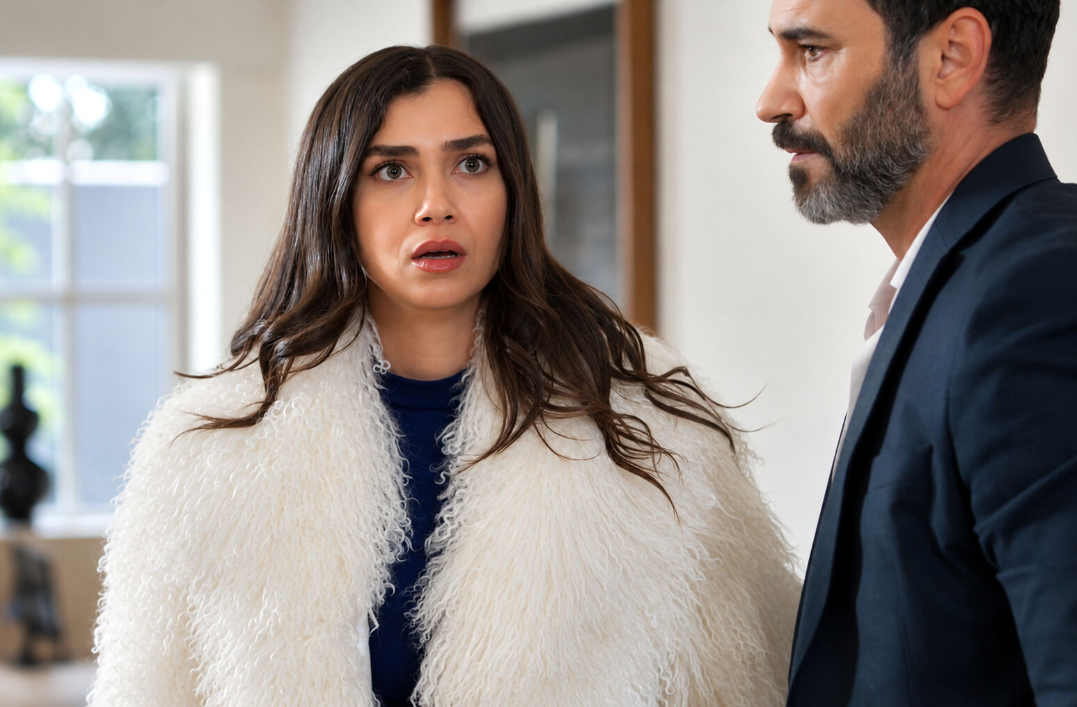 Azra monta una escena de celos en El Secreto