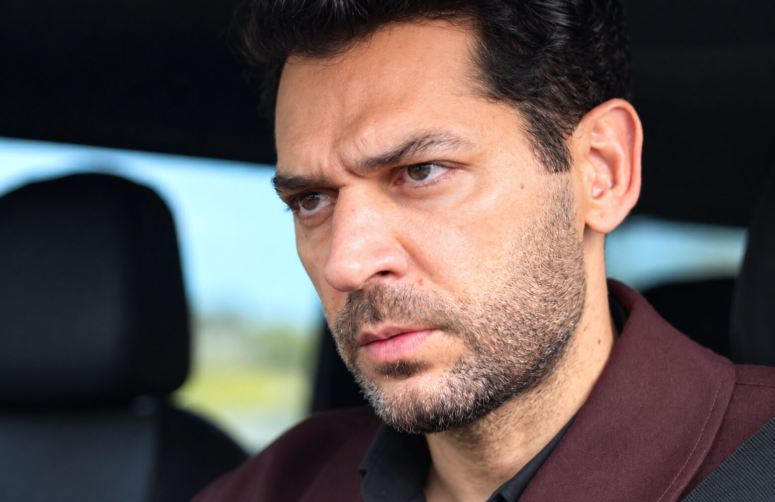 Serhat escucha lo que Cihan tiene que decirle en El Secreto