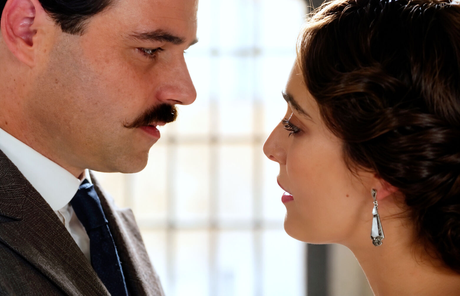 Manuel y Julieta al borde del beso en La Promesa