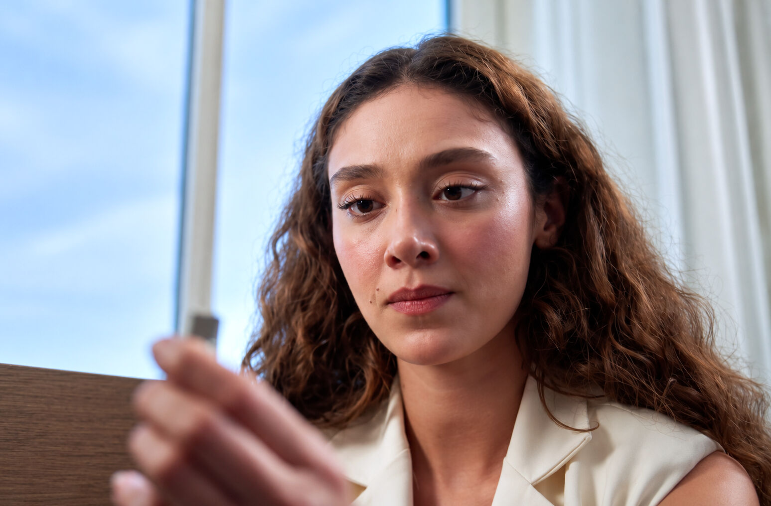 Ebru se hace con el USB que le pidió Cihan en El Secreto