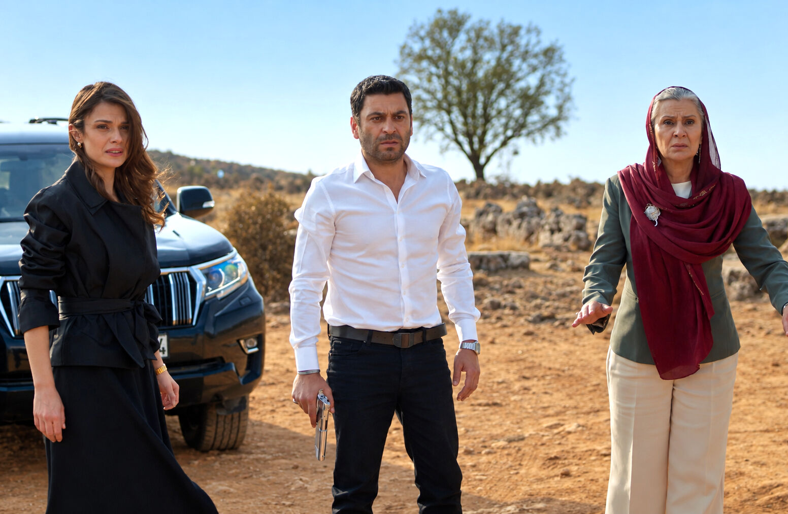 Alya, Cihan y Sadakat desvelan el gran secreto sobre Boran para salvar a Deniz en En tierra lejana