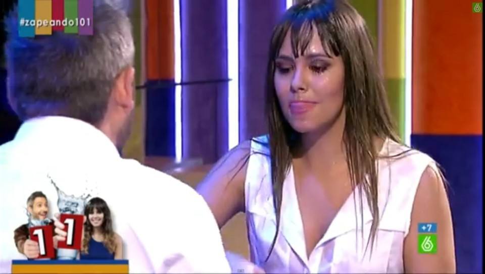 Zapeando: Cristina Pedroche gana la guerra de agua contra Frank Blanco