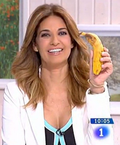Mariló Montero ha comenzado su espacio esta mañana comiéndose un plátano en defensa de Dani Alves