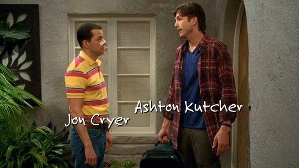 John Cryer y Asthon Kutcher despiden la serie Dos hombres y medio en su duodécima temporada