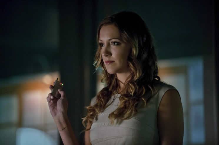 Laurel es secuestrada por un asesino en serie, en el tercer capítulo de la segunda temporada de Arrow