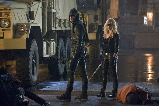 Oliver y Canario Negro son atacados, en el quinto capítulo de la segunda temporada de Arrow