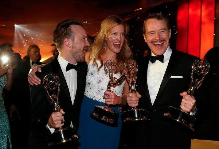 Breaking Bad celebra su éxito en los Emmy 2014