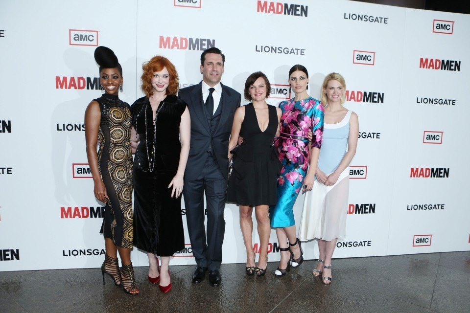 Jon Hamm se rodea de las bellas protagonistas de la sexta temporada de Mad Men