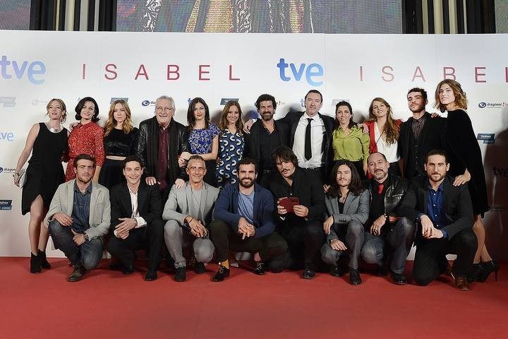 Los protagonistas de las tres temporadas de Isabel, juntos en el final de la ficción