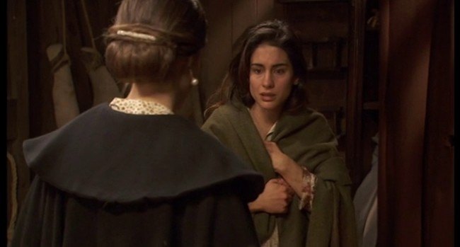 Amalia visita a Inés en la cabaña, en El secreto de Puente Viejo