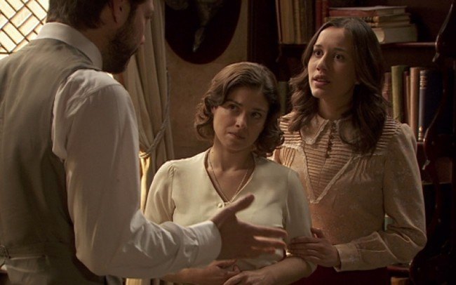Aurora pide a Lucas que localice al médico de Amalia, en El secreto de Puente Viejo