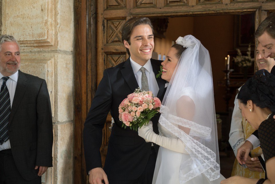 Nicolás y Clara, radiantes de felicidad el día de su boda, en Amar es para siempre