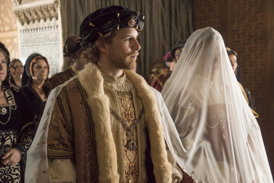 Carlos decide no hacer público el fallecimiento de su hermana para poder casarse con Isabel, en Carlos, Rey Emperador