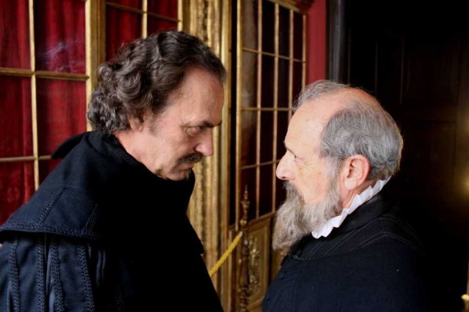 José Coronado y Emilio Gutiérrez Caba como Love de Vega y Cervantes en la tvmovie Cervantes contra Lope