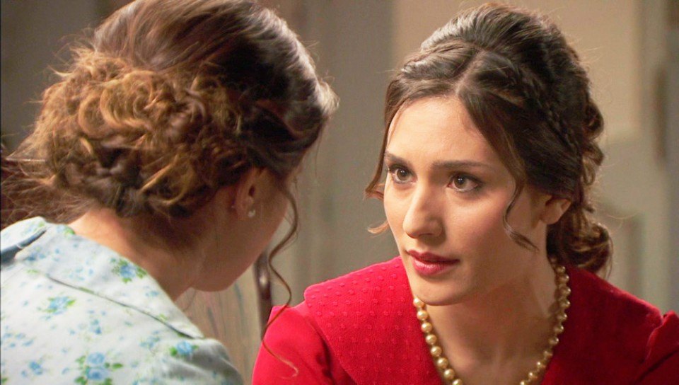 Beatriz interroga a Camila sobre qué le ha pasado con Hernando, en El secreto de Puente Viejo