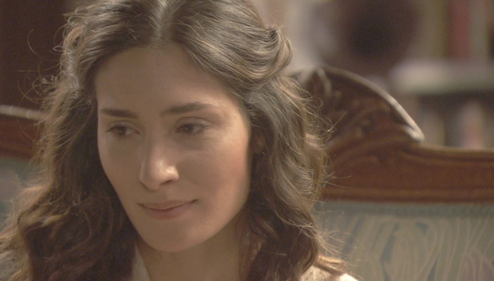 Camila se niega a ingresar a Beatriz y Elías hace sentir culpable a Camila, en El secreto de Puente Viejo