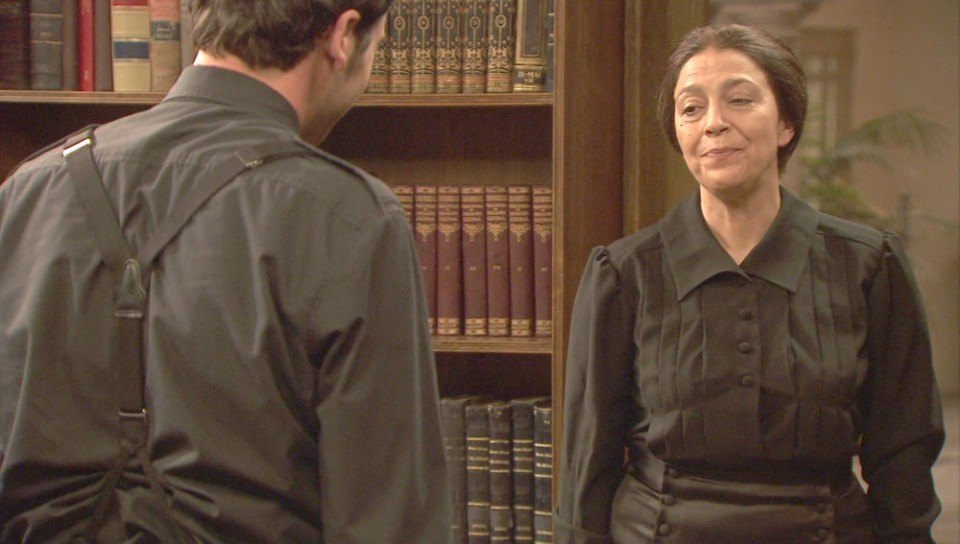Francisca se muestra como una anciana siguiendo el plan de Cristóbal, en El secreto de Puente Viejo
