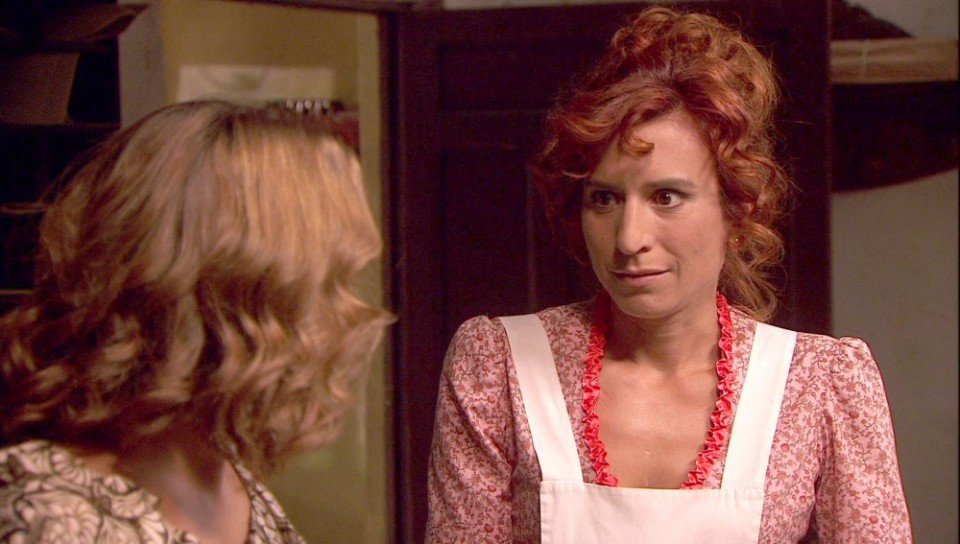 Emilia se desahoga con Fé tras la detención de Alfonso, en El secreto de Puente Viejo