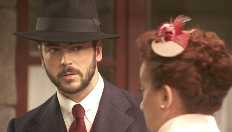 Hernando empieza a dudar de la relación entre Camila y Néstor, en El secreto de Puente Viejo