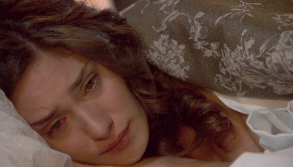 Camila sufre un ataque de nervios cuando descubre que Hernando puede haber muerto en la gruta, en El secreto de Puente Viejo