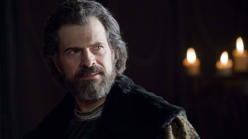 Rodolfo Sancho como Fernando el Católico en la película La corona partida