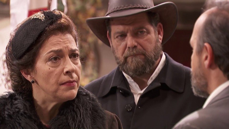 Francisca culpa a Mauricio de que la operación contra Raimundo haya fracasado, en El secreto de Puente Viejo