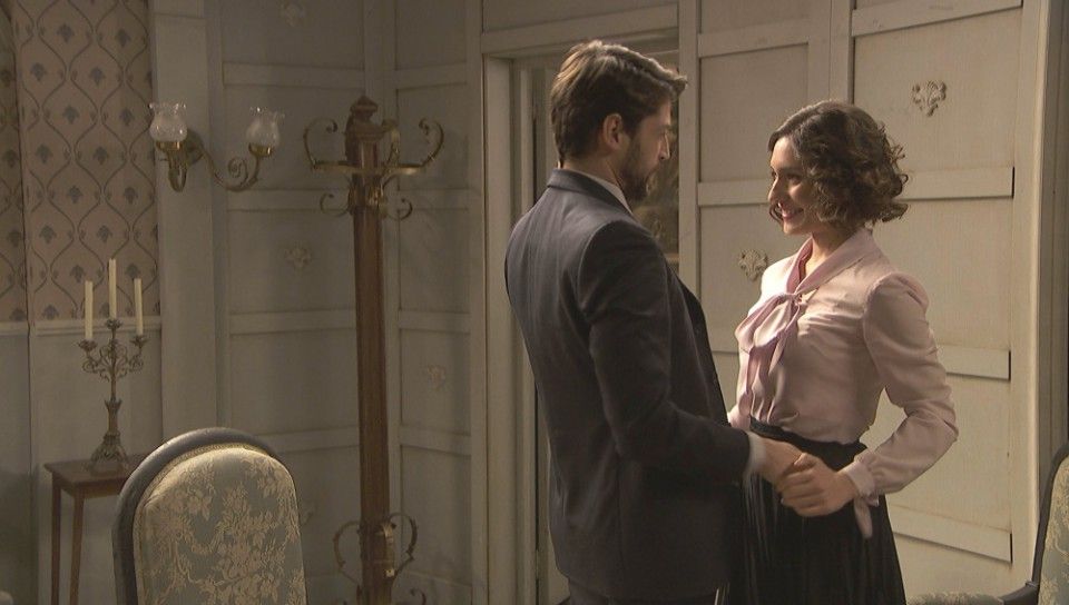 Lucía consigue enfrentar a Hernando con Camila, en El secreto de Puente Viejo