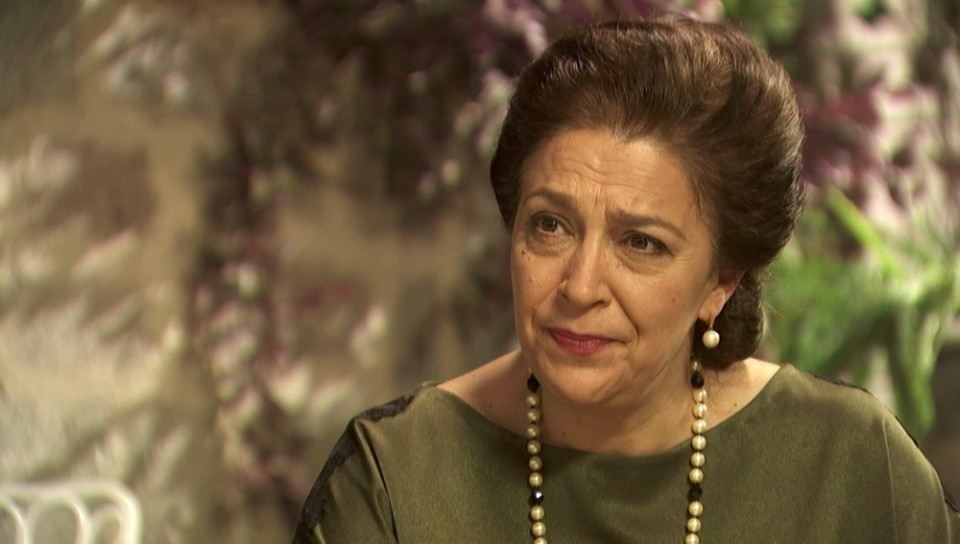 Severo arrincona a Francisca, no se fía de ella, en El secreto de Puente Viejo
