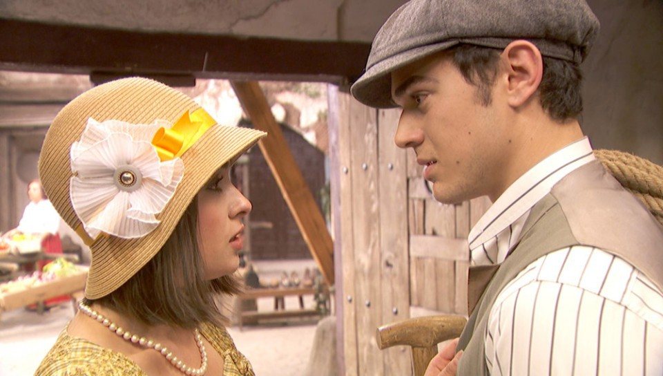 Matías y Beatriz discuten, en El secreto de Puente Viejo