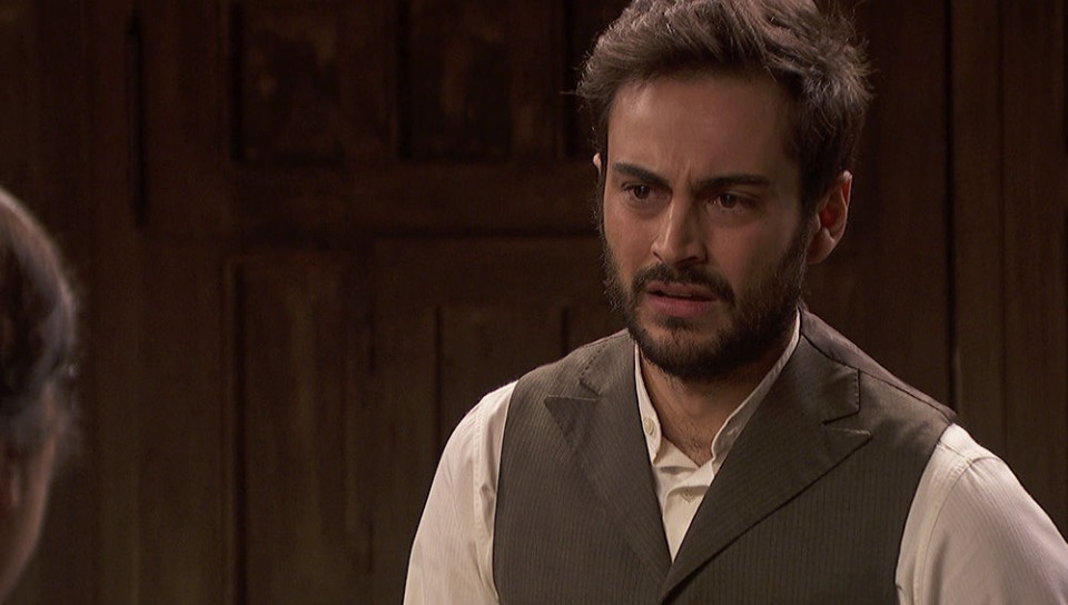 Saúl comunica a Consuelo que va a entregarse a cambio de Julieta, en El secreto de Puente Viejo