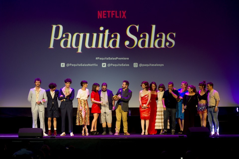 El equipo de Paquita Salas durante la premiere de la segunda temporada de la serie