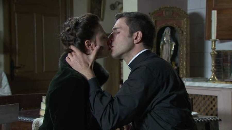 Lucía y Telmo se unen en un beso que trastocará sus vidas