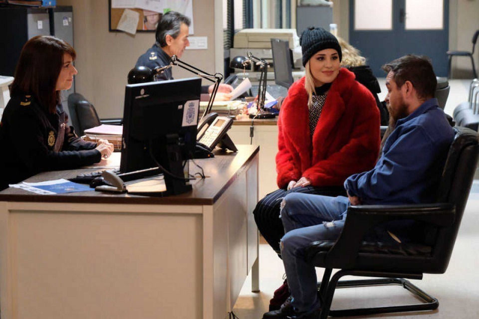 La actriz y cantante Lucía Gil se ha incorporado al rodaje de la tercera temporada de Servir y proteger