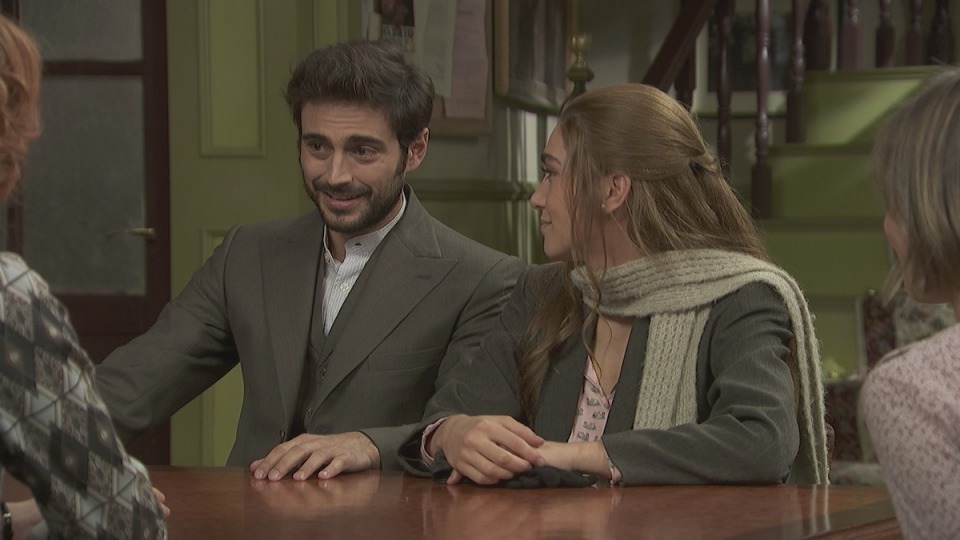 Saúl y Julieta retoman sus planes de boda, en El secreto de Puente Viejo