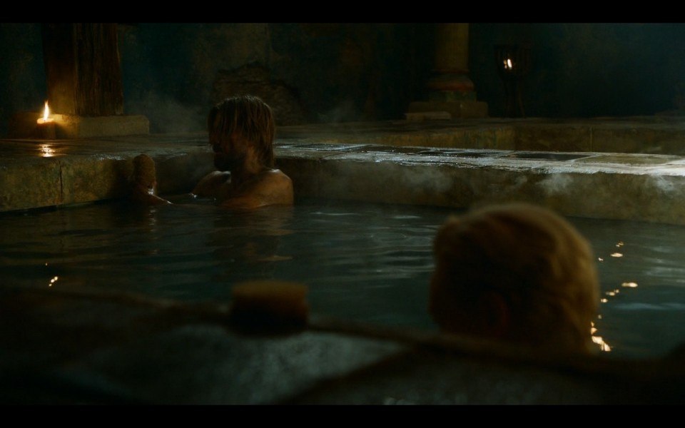 Jaime Lannister y Brienne de Tarth se bañan juntos en Harrenhal