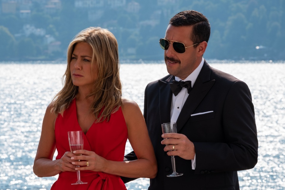 Jennifer Aniston y Adam Sandler protagonizan Criminales en el mar