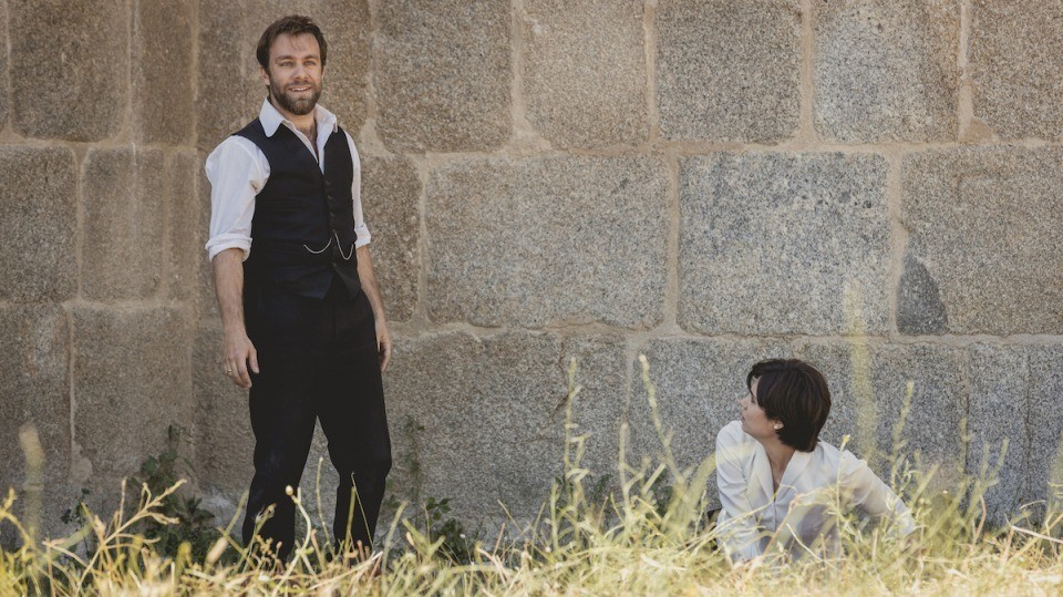Fernando huye secuestrando a María, en El secreto de Puente Viejo