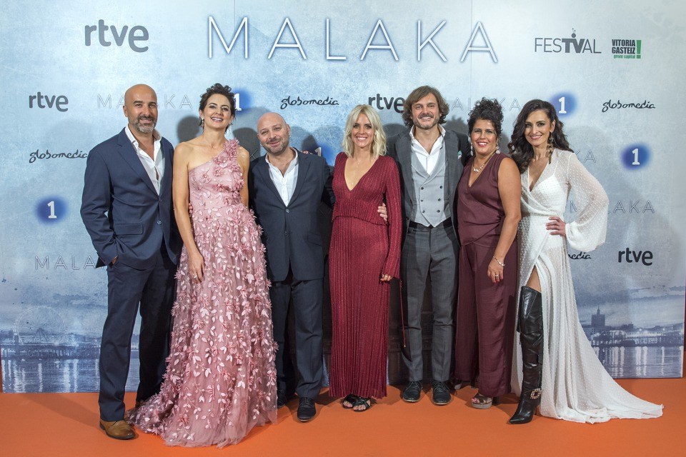 El reparto de Malaka inaugura el FesTVal de Vitoria