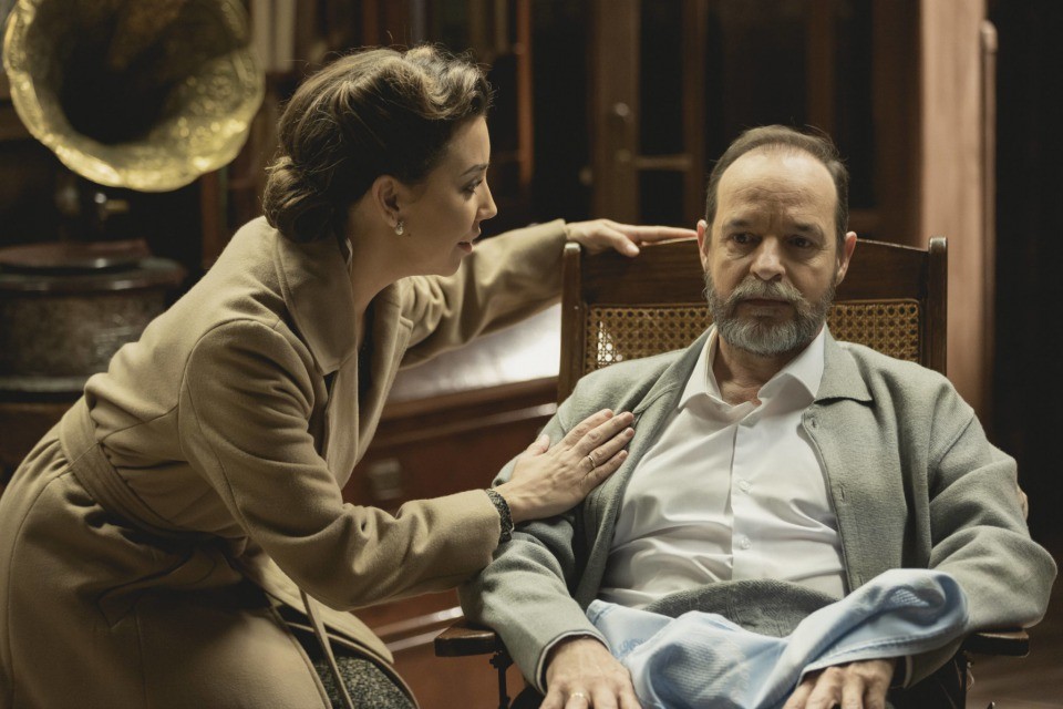 Emilia se emociona al ver a su padre, en El secreto de Puente Viejo  Atresmedia