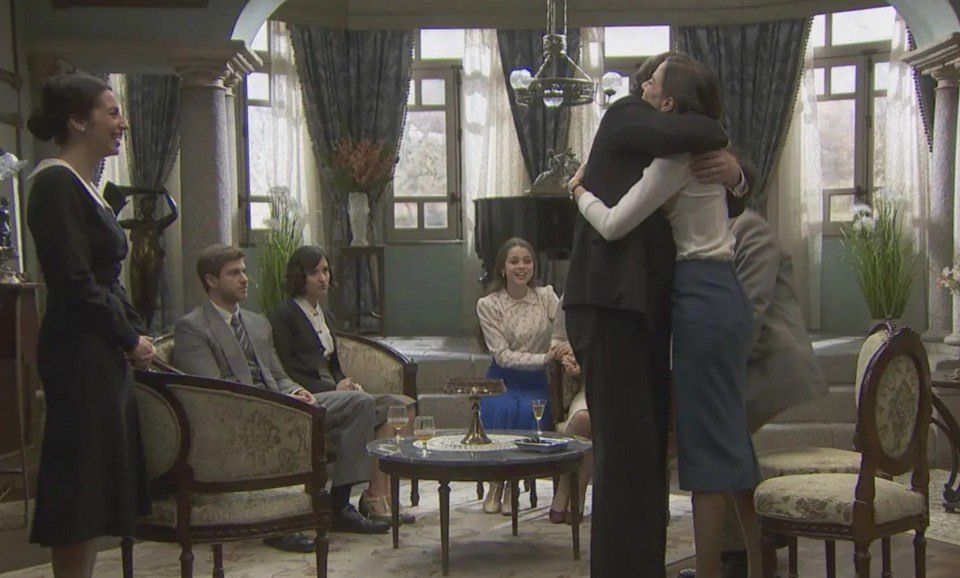 Marta y Ramón reúnen a la familia para informales que está embarazada, en El secreto de Puente Viejo