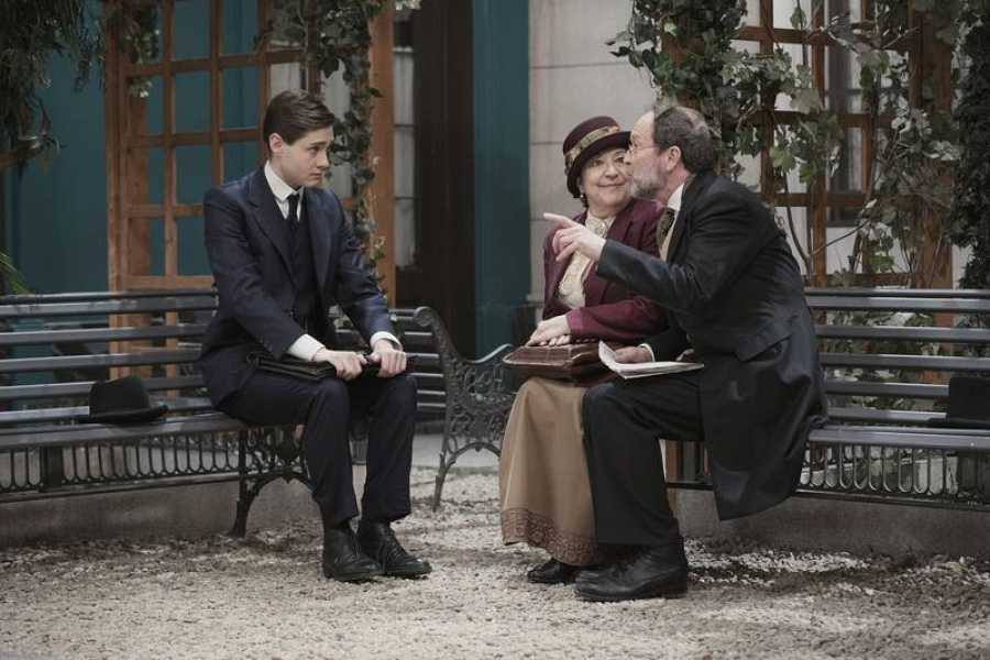 Acacias 38 acoge a la nueva familia Olmedo y a su nieto Miguel