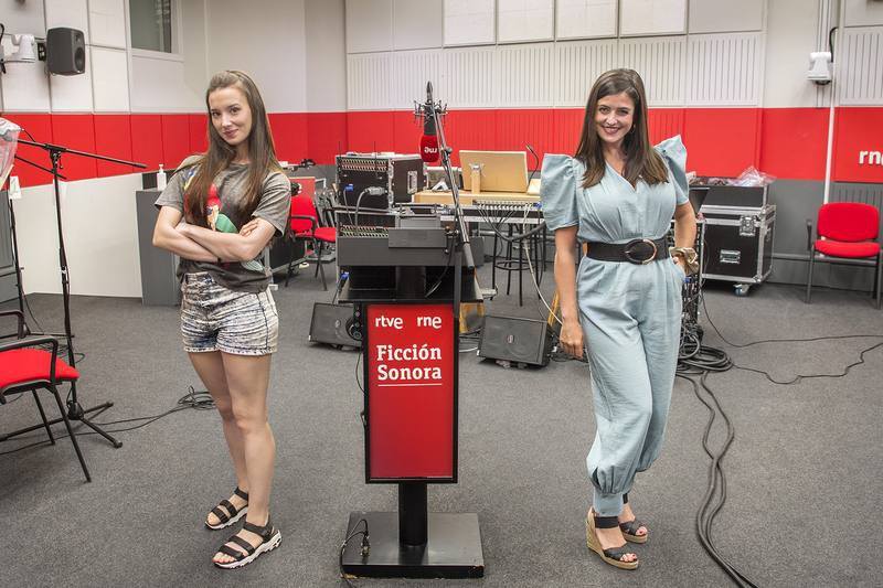 Las dos protagonistas, Aria Bedmar Camino e Ylenia Baglietto Maite durante la grabación del podcast