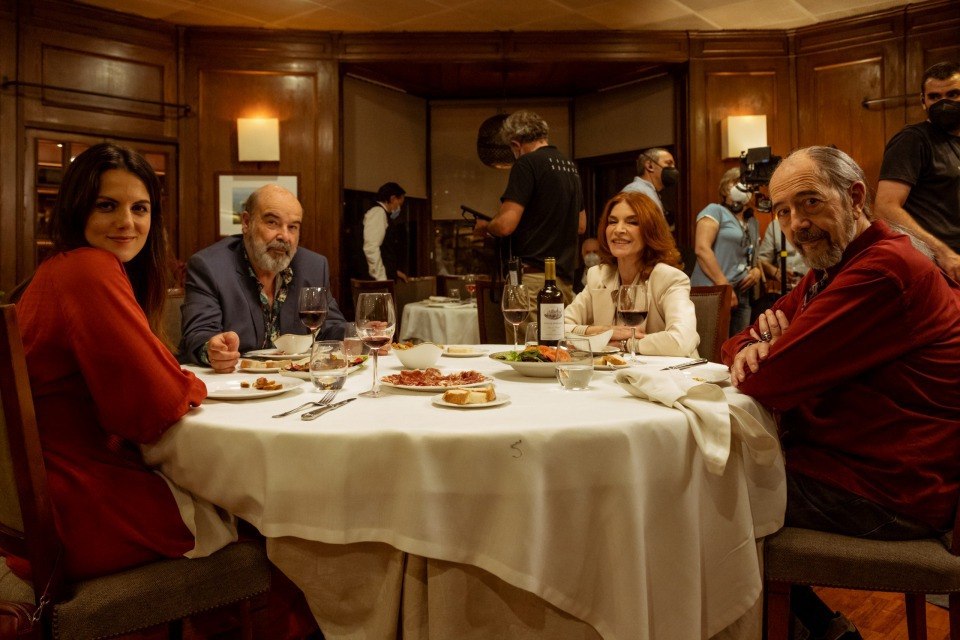 María Casal es Elena en Sentimos las molestias